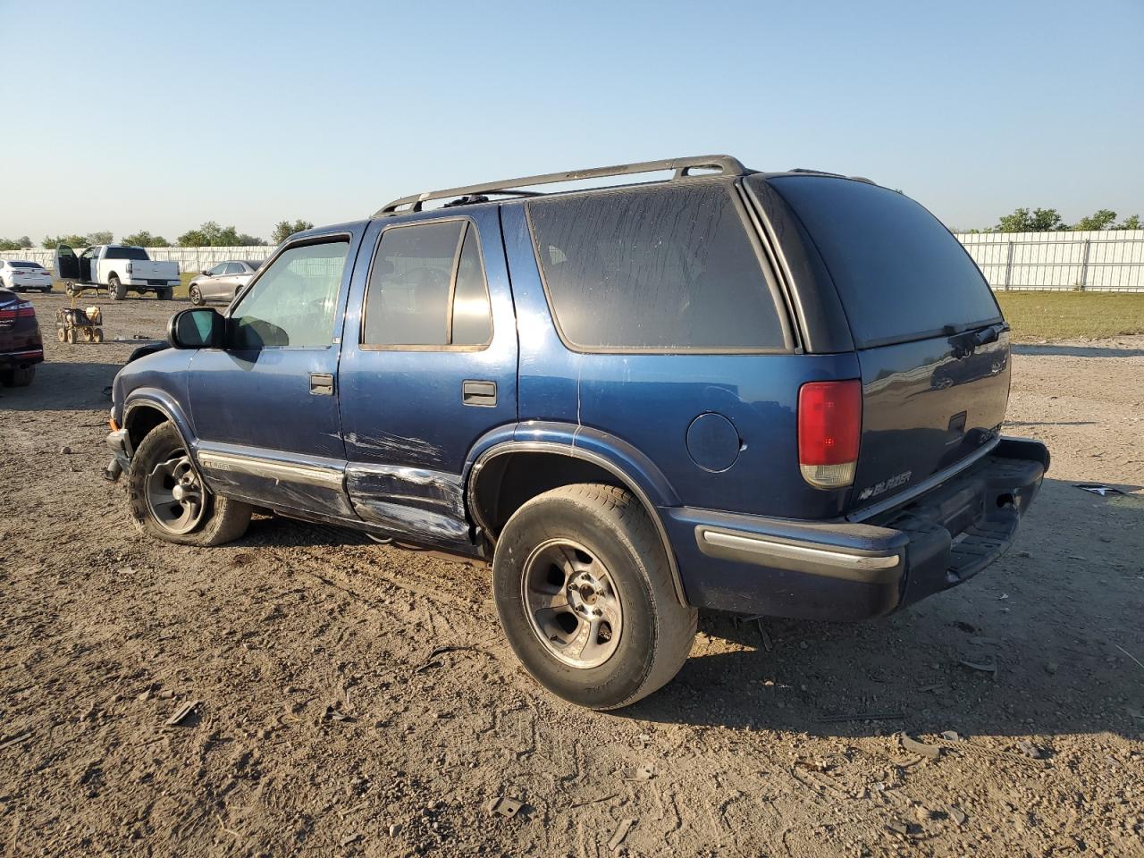 1999 Chevrolet Blazer VIN: 1GNCS13W9X2194269 Lot: 75468004