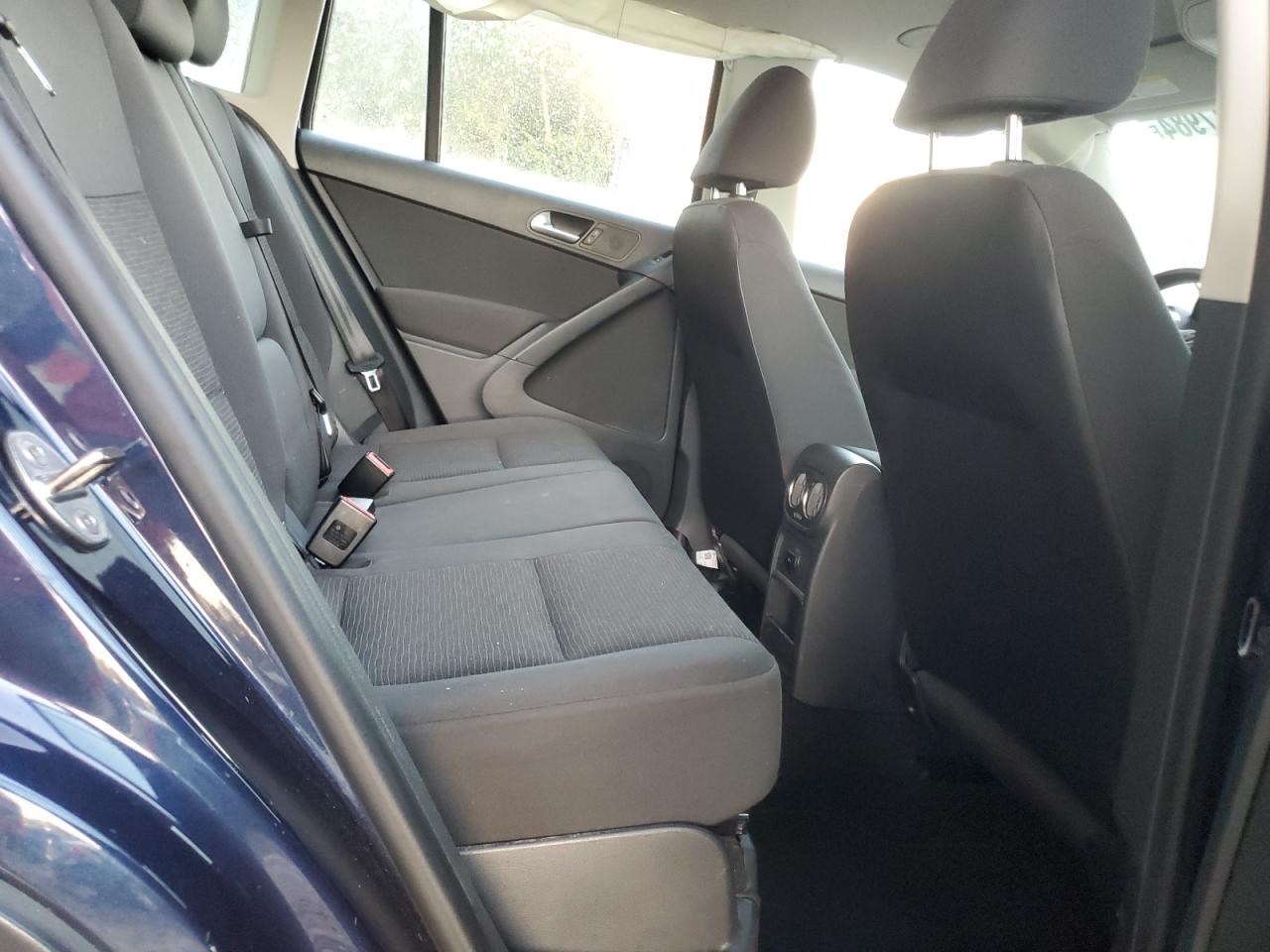 2015 Volkswagen Tiguan - Image 11
