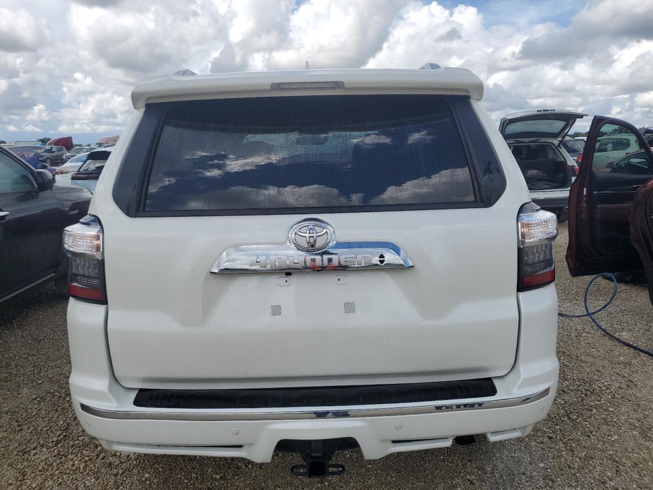 2020 Toyota 4Runner - Image 6