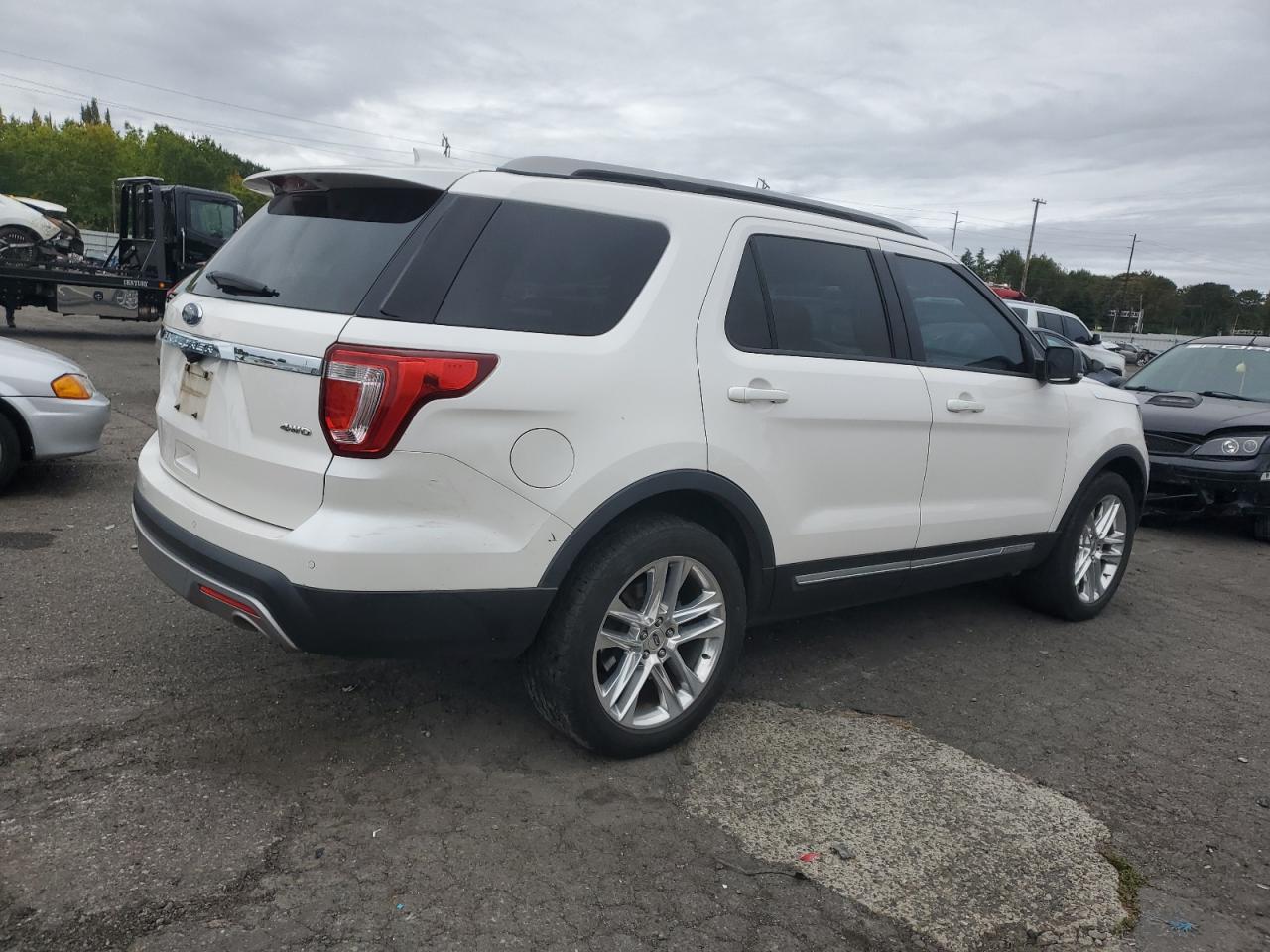 VIN 1FM5K8D89GGC86765 2016 FORD EXPLORER no.3