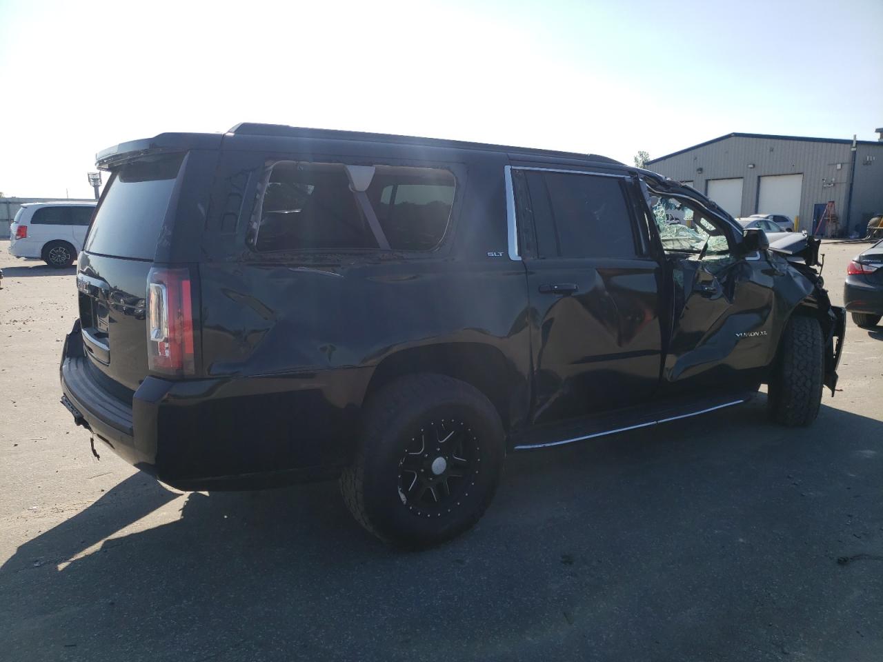 2015 GMC Yukon - Image 3