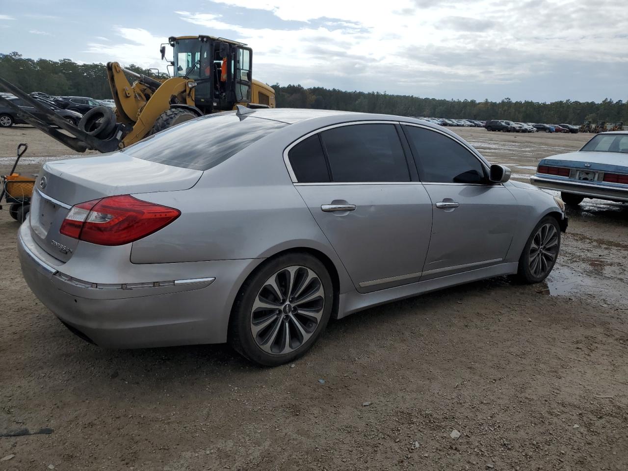2013 Hyundai Genesis - Image 3