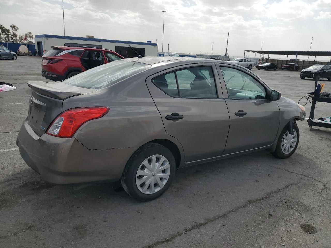 2016 Nissan Versa - Image 3