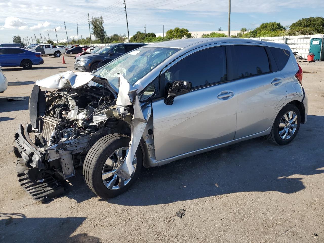 VIN 3N1CE2CP3JL365203 2018 NISSAN VERSA no.1