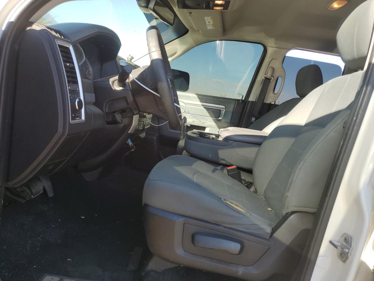 2016 RAM 1500 - Image 7
