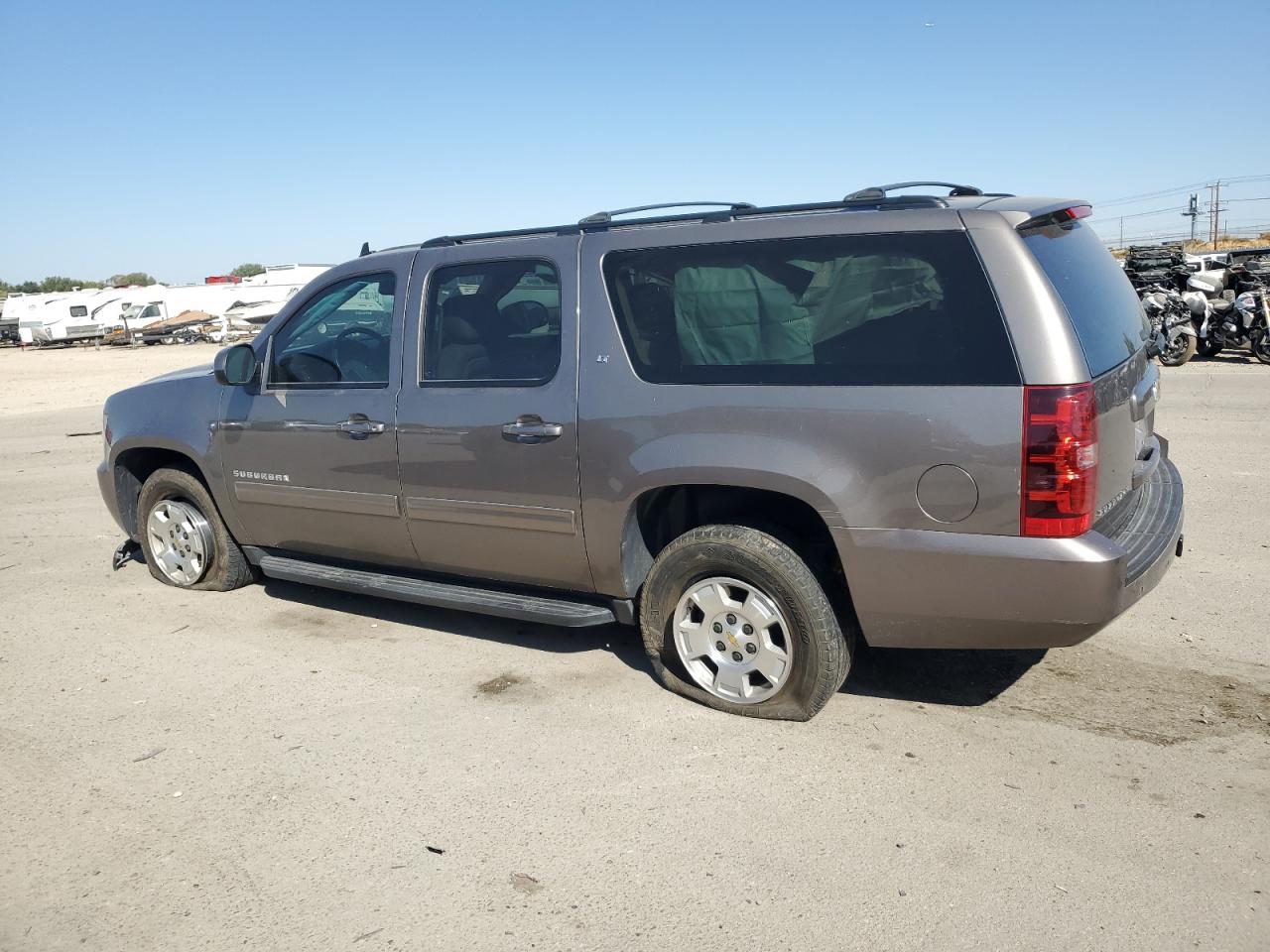 2014 Chevrolet Suburban - Image 2