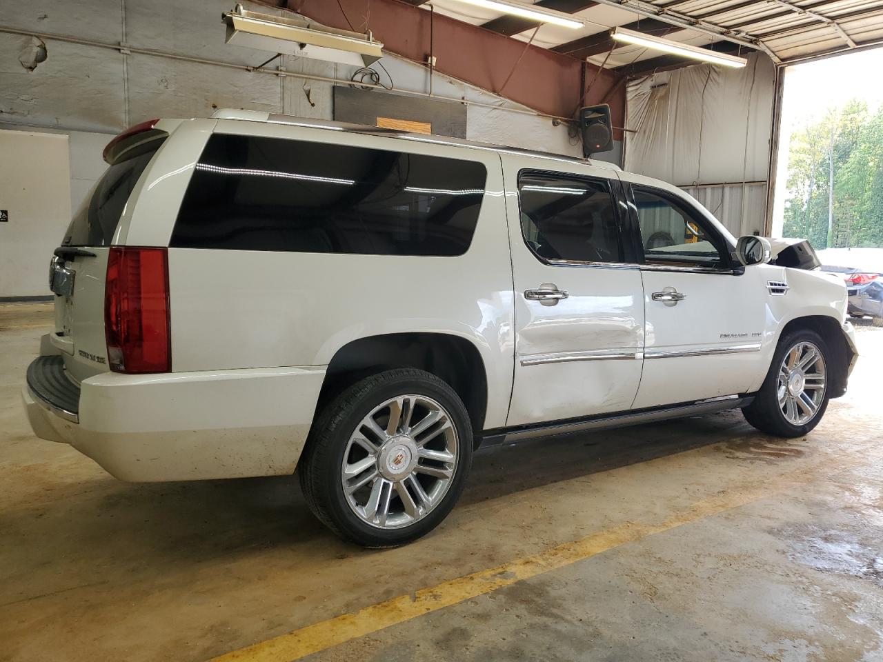 2014 Cadillac Escalade - Image 3