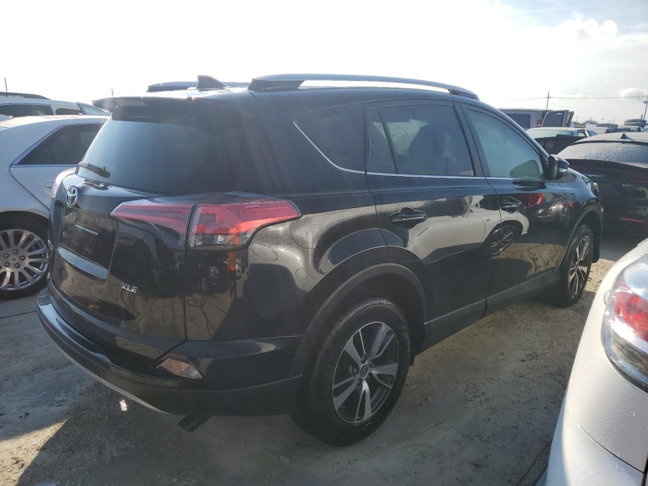 2018 Toyota RAV 4 - Image 3