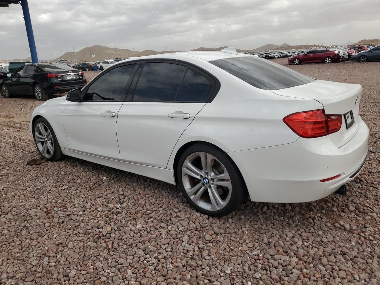 VIN WBA3A9C5XDF476035 2013 BMW 3 SERIES no.2