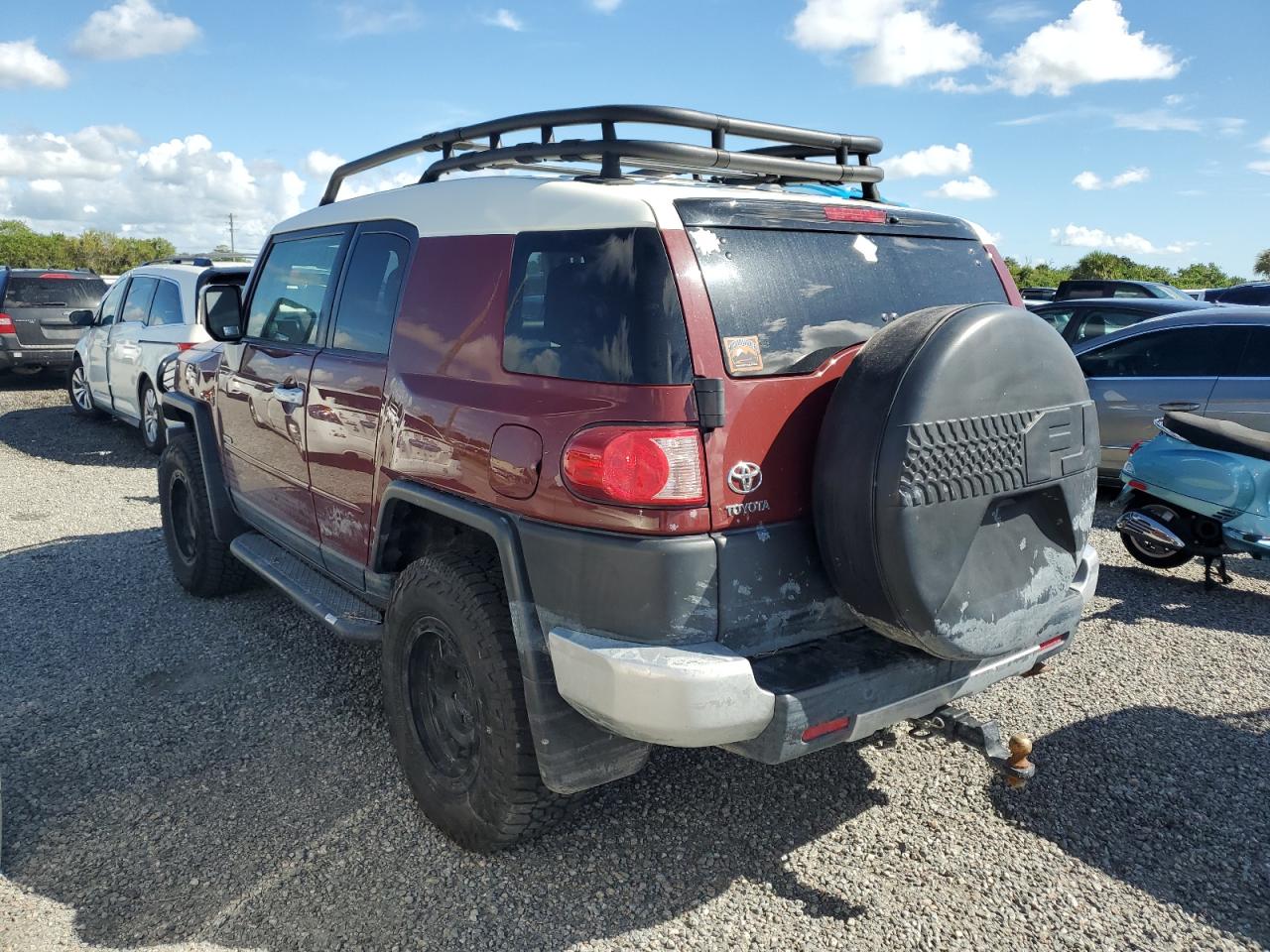 2011 Toyota FJ Cruiser - Image 2