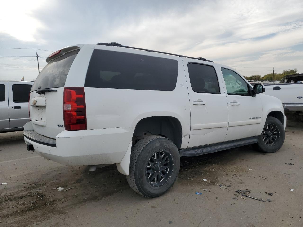 2008 Chevrolet Suburban - Image 3