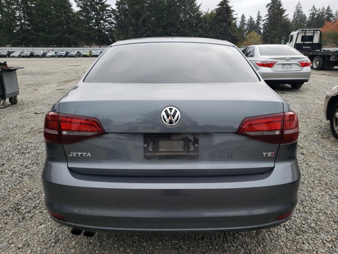 3VWDB7AJ4JM214657 2018 Volkswagen Jetta Se