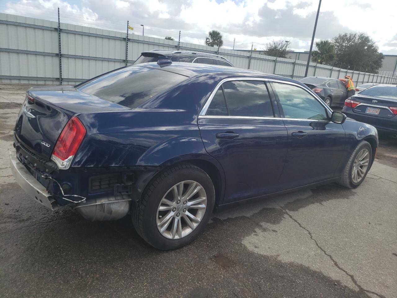 2017 Chrysler 300 - Image 3