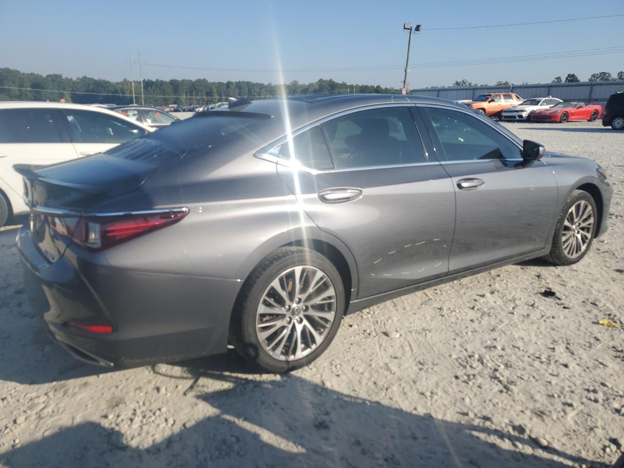 2019 Lexus ES - Image 3