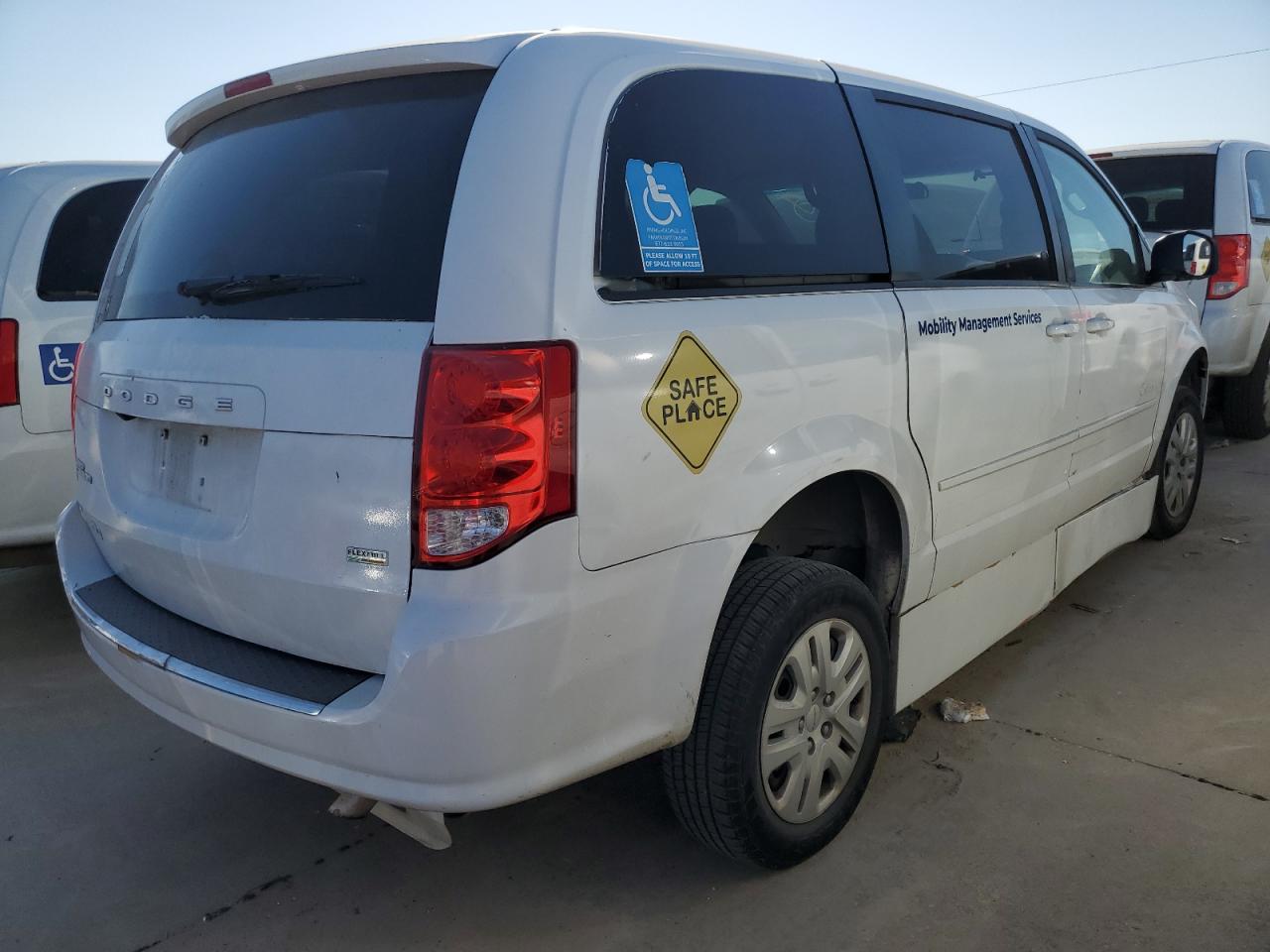 2017 Dodge Caravan - Image 3