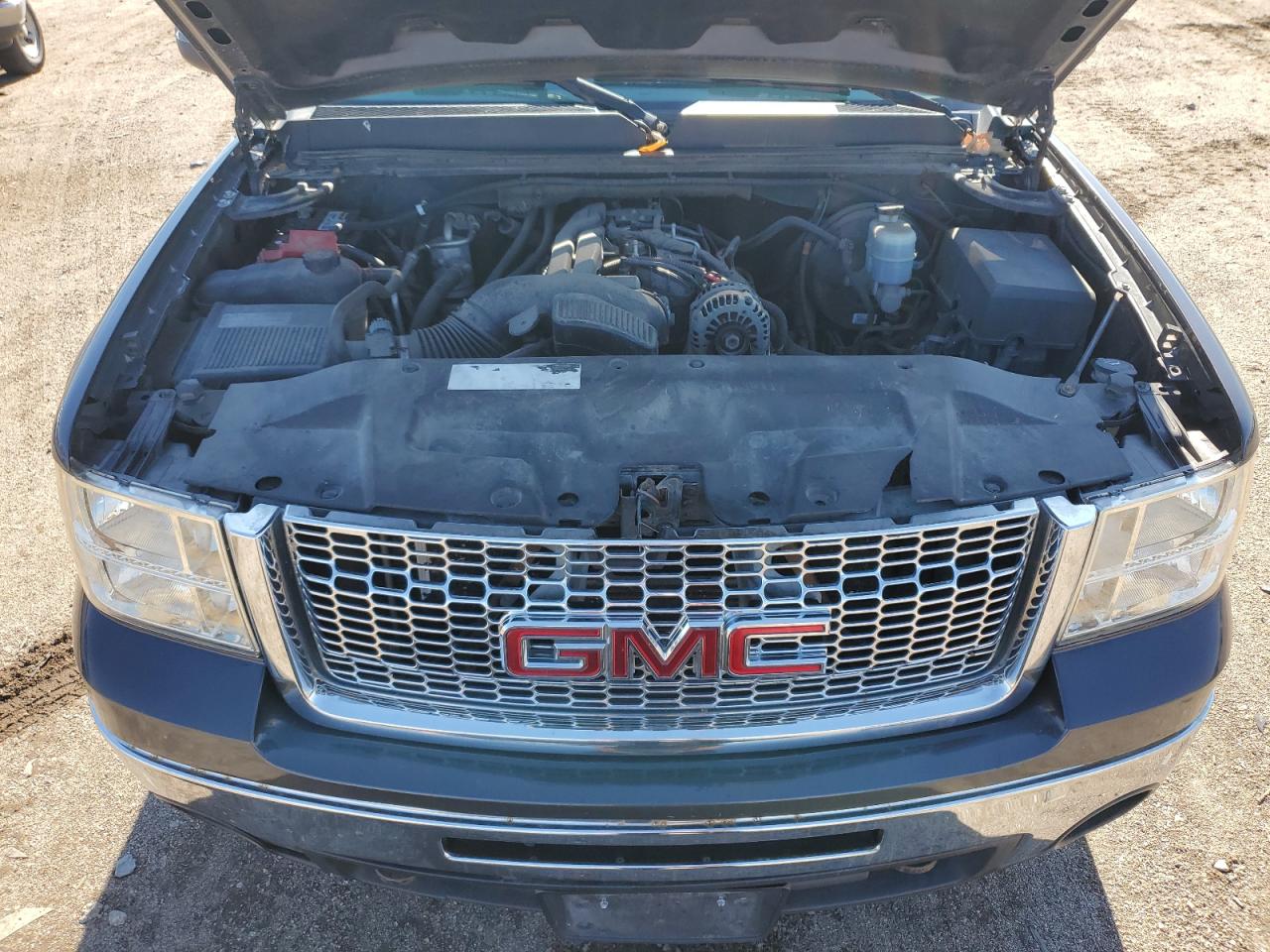 2010 GMC Sierra - Image 11