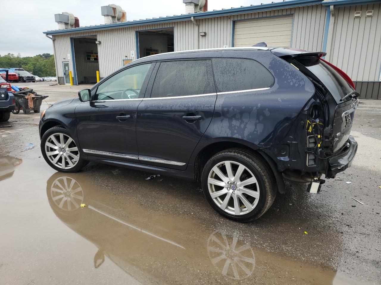 YV440MRU2H2113671 2017 VOLVO XC60 - Image 2