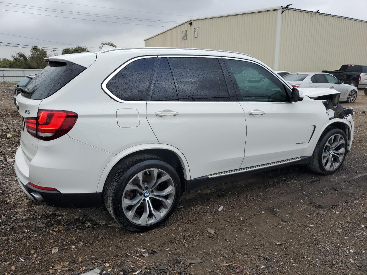 VIN 5UXKR2C54G0R69701 2016 BMW X5 no.3