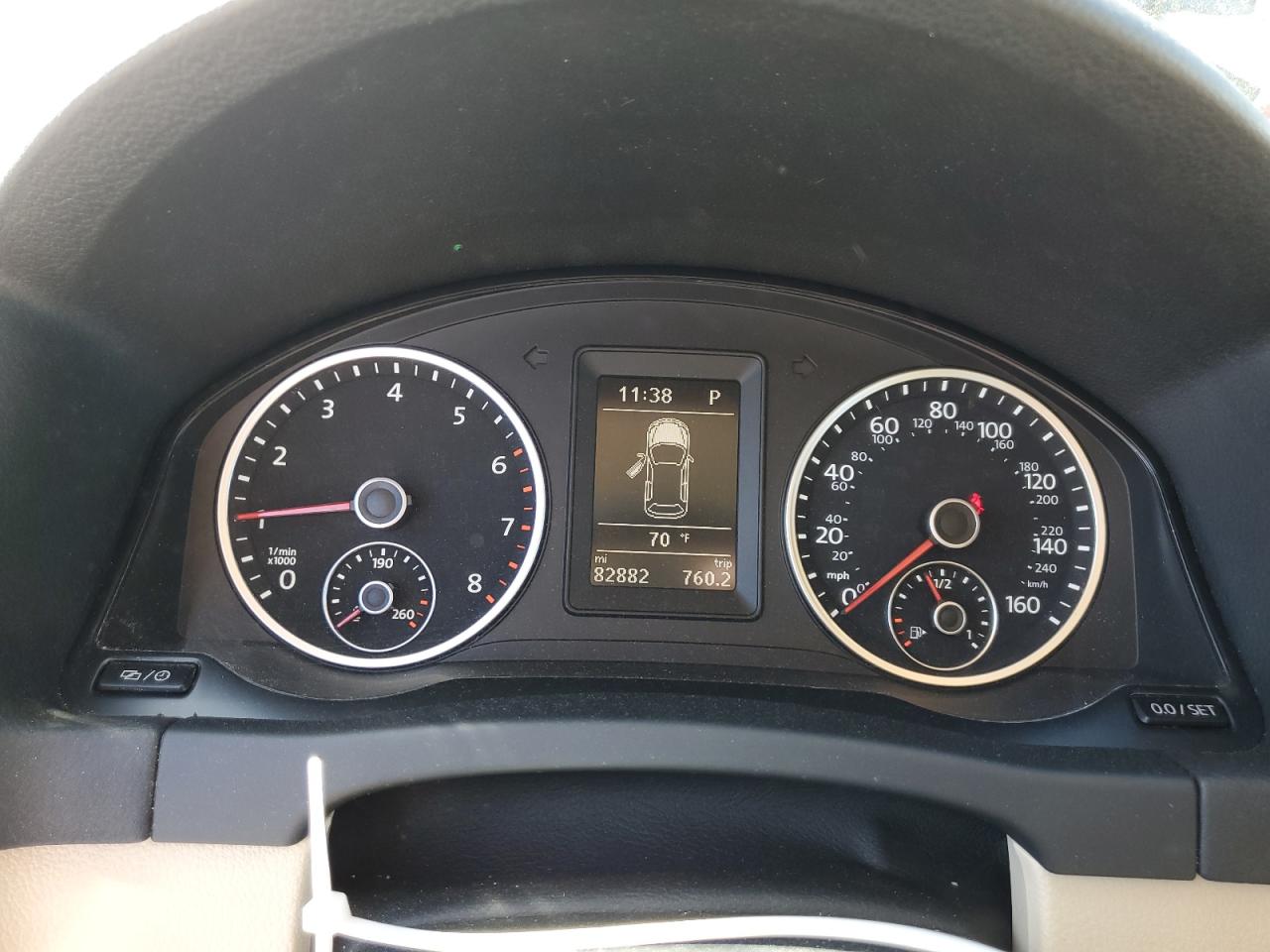 2017 Volkswagen Tiguan - Image 9