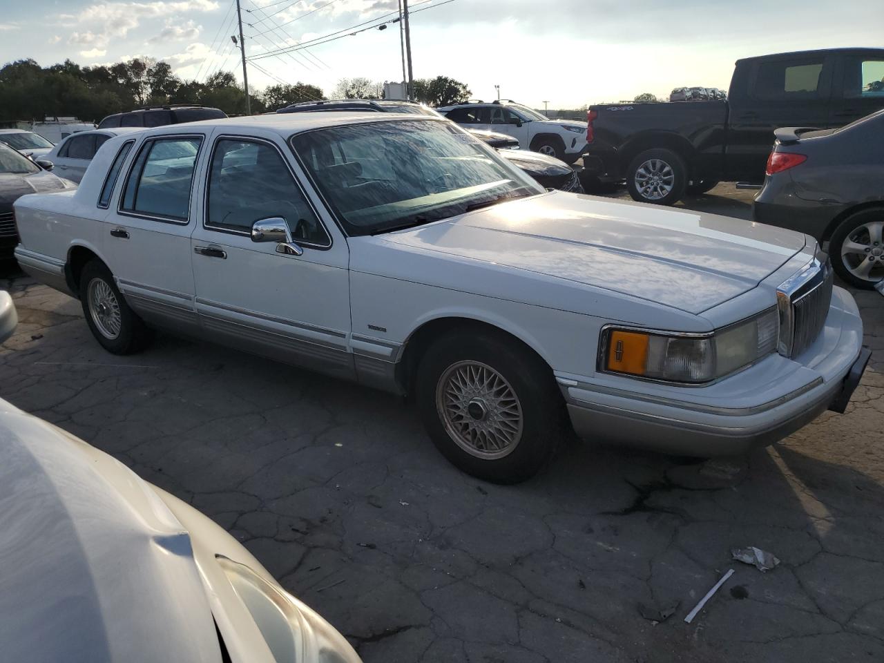 1LNLM82W1NY760850 1992 Lincoln Town Car Signature