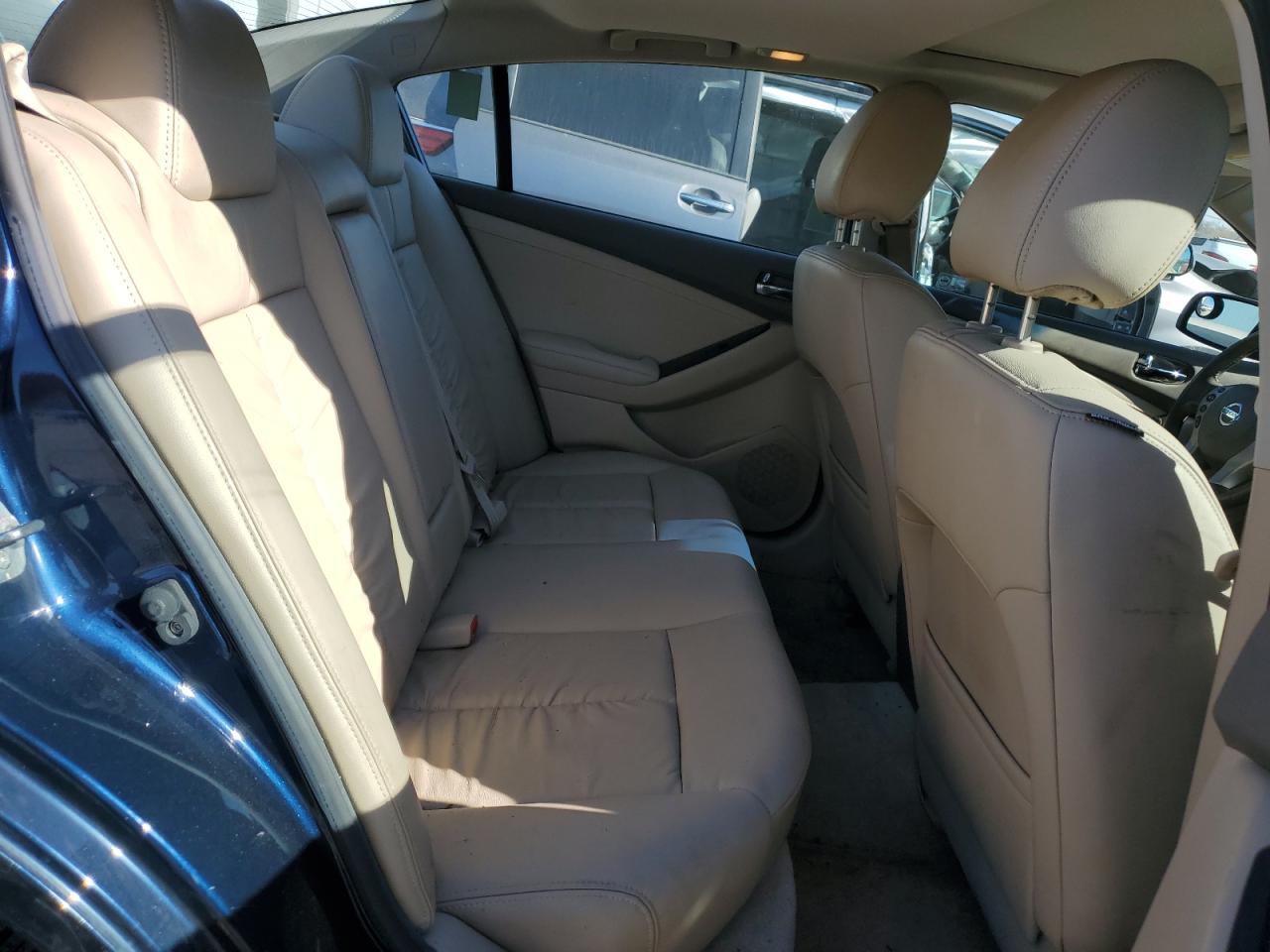 2011 Nissan Altima - Image 10