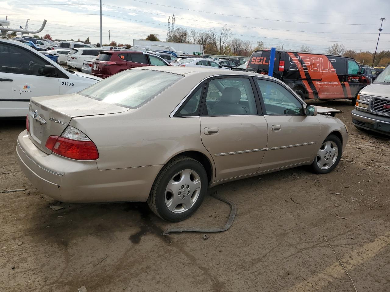 2004 Toyota Avalon - Image 3