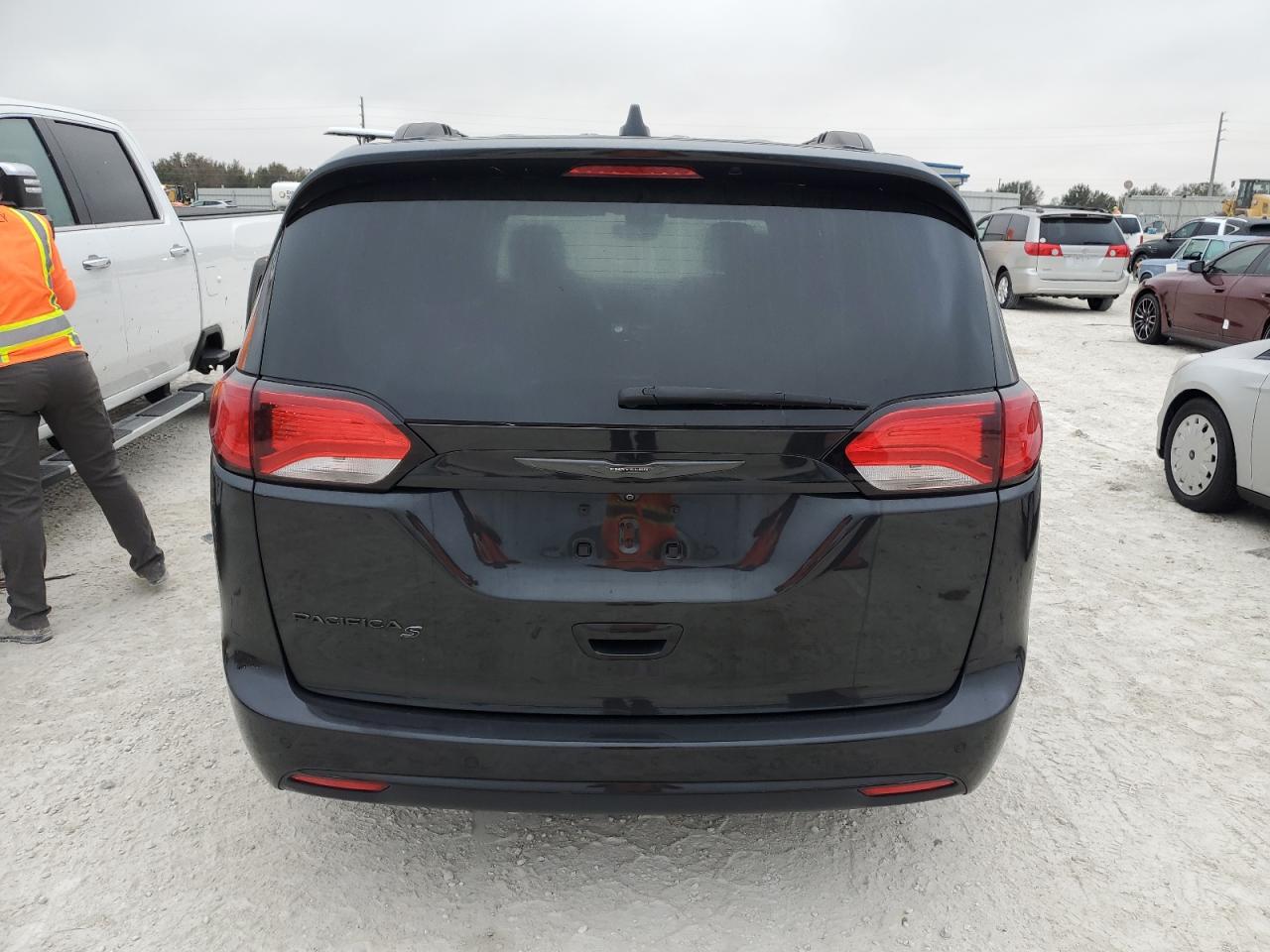 2019 Chrysler Pacifica Touring Plus VIN: 2C4RC1FG1KR668228 Lot: 74402204