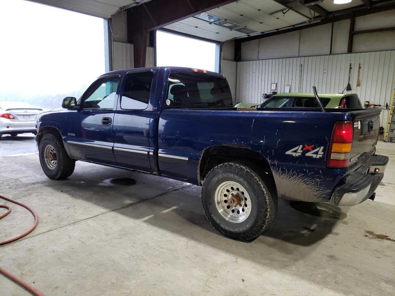 2001 Chevrolet Silverado - Image 2
