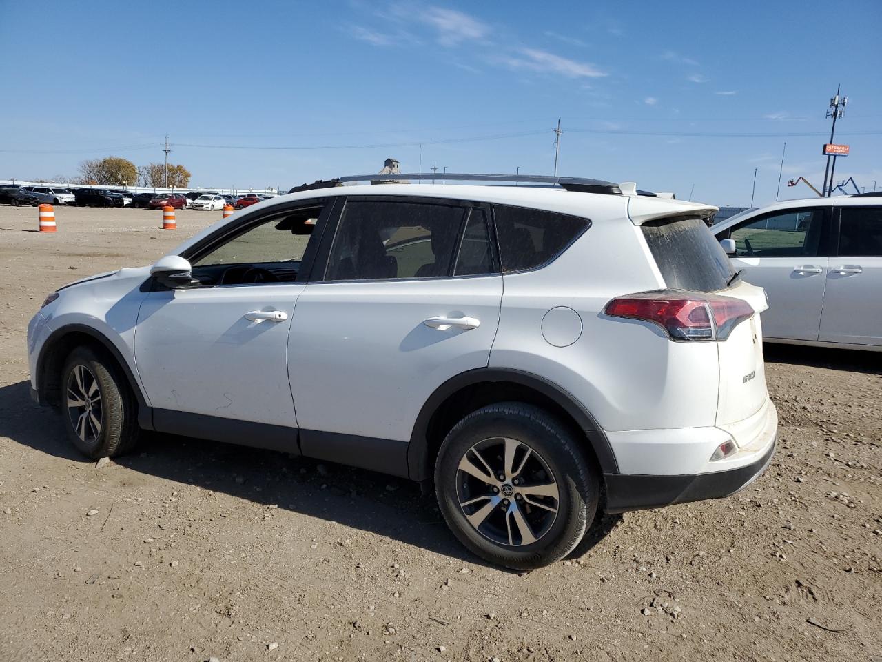 2T3RFREV8JW805806 2018 Toyota Rav4 Adventure