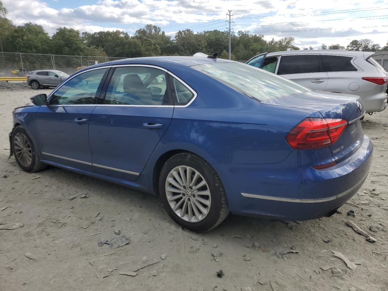 2016 Volkswagen Passat - Image 2