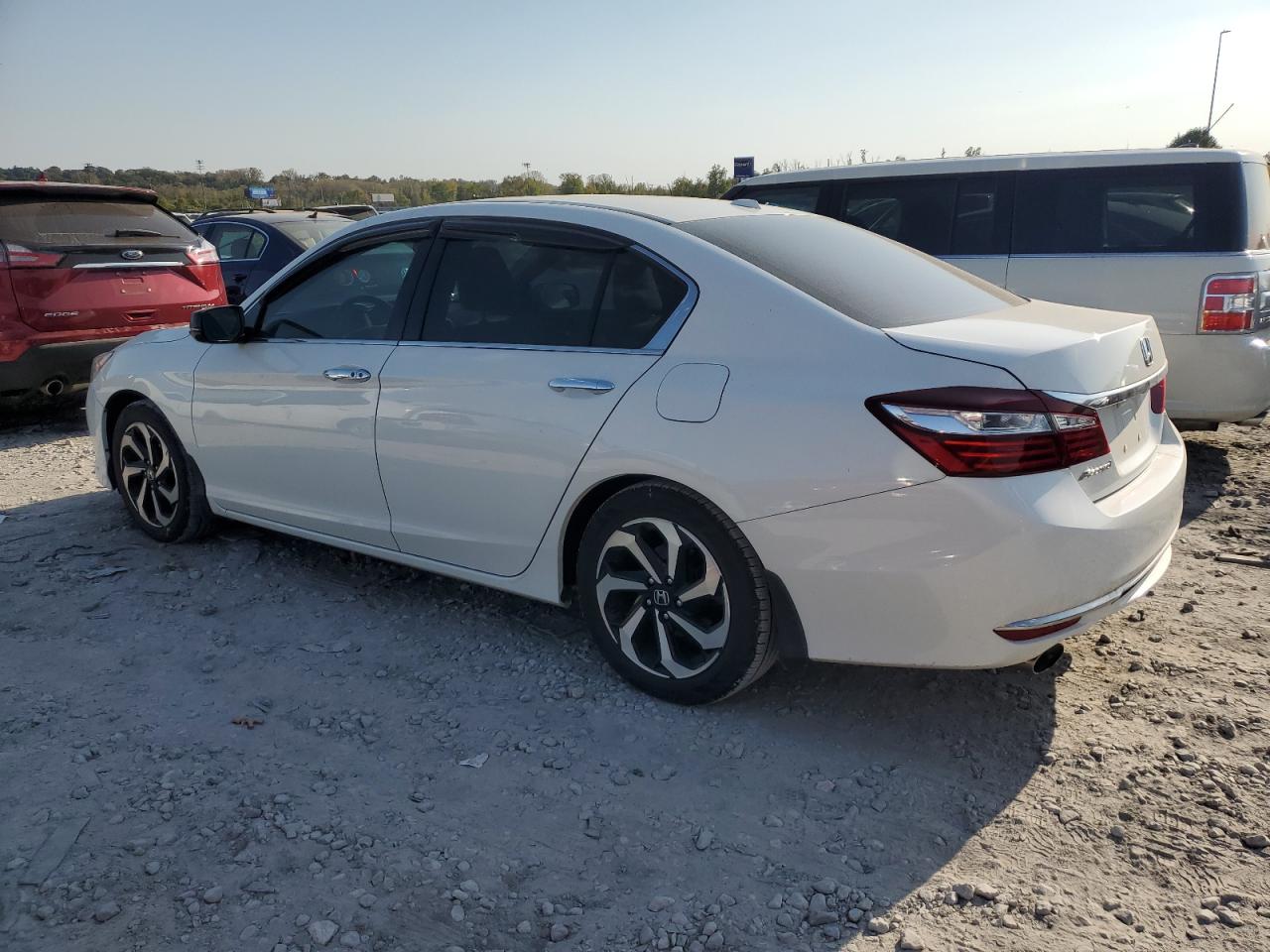 1HGCR3F85HA002092 2017 HONDA ACCORD - Image 2