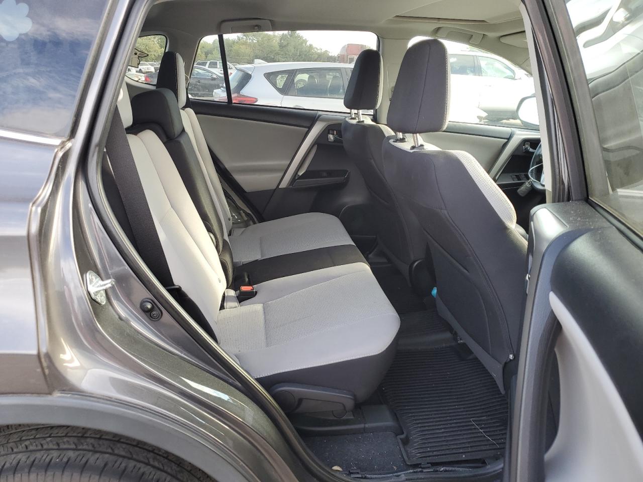 2T3RFREV1JW747120 2018 Toyota Rav4 Adventure
