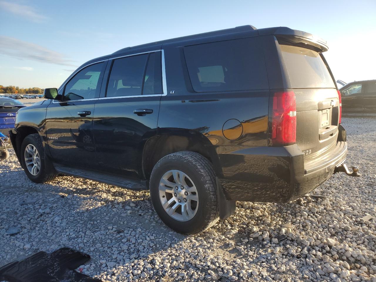 VIN 1GNSKBKC5GR146641 2016 CHEVROLET TAHOE no.2