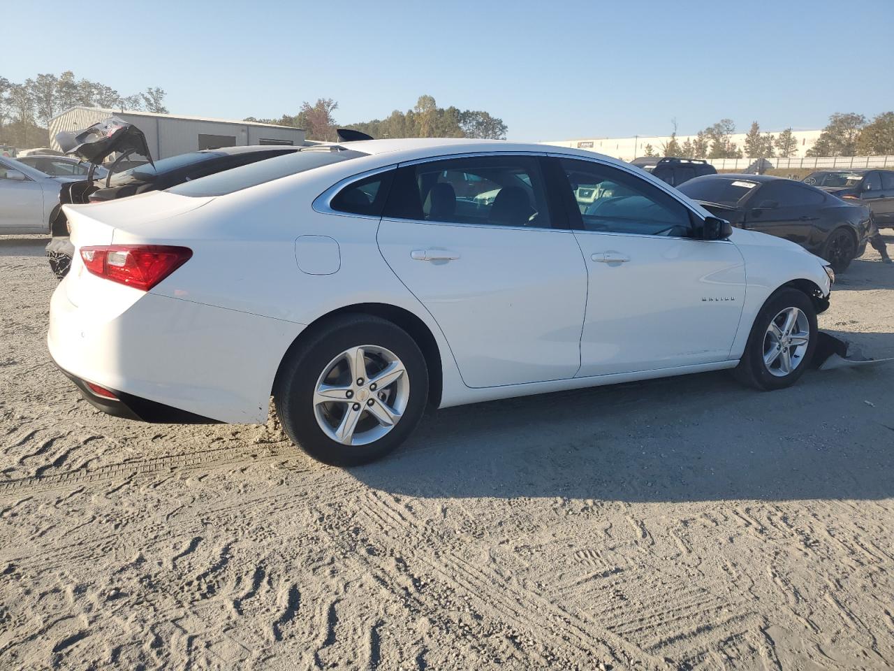 2023 Chevrolet Malibu - Image 3
