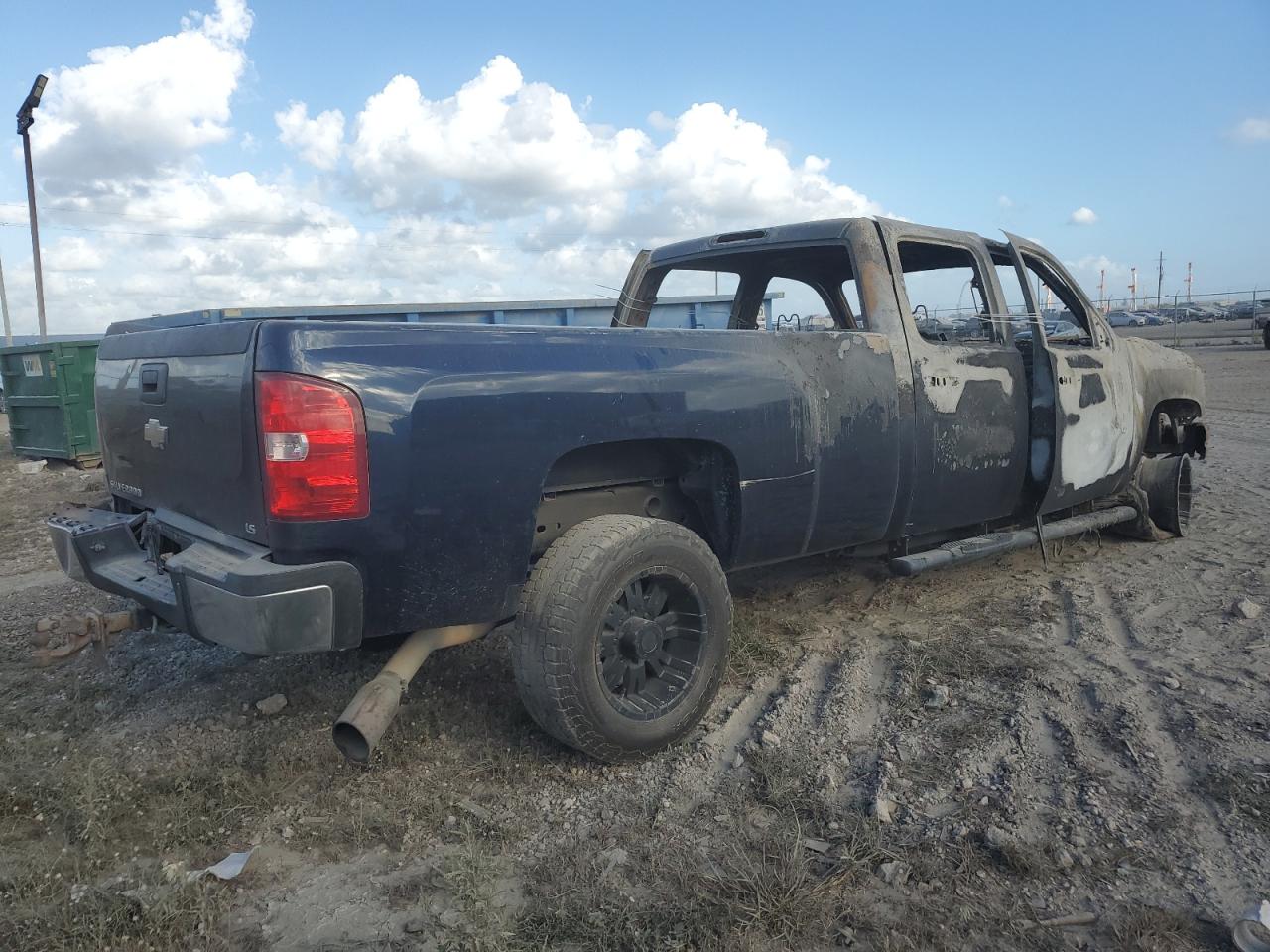 2010 Chevrolet Silverado - Image 3