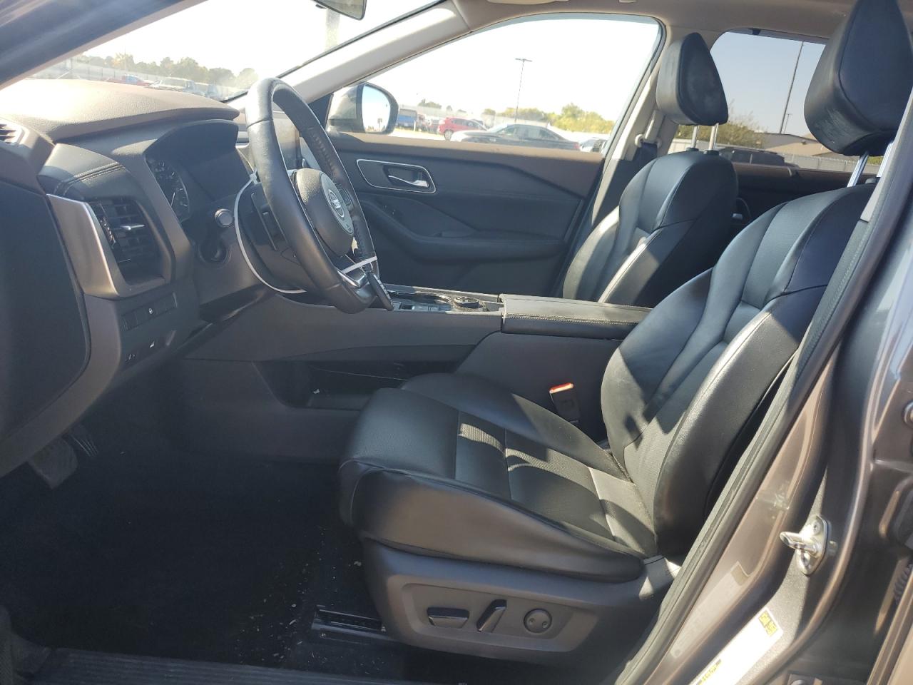 2021 Nissan Rogue - Image 7