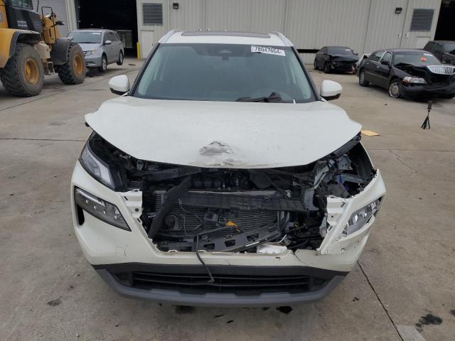 5N1AT3BA2MC725408 Nissan Rogue SV 5