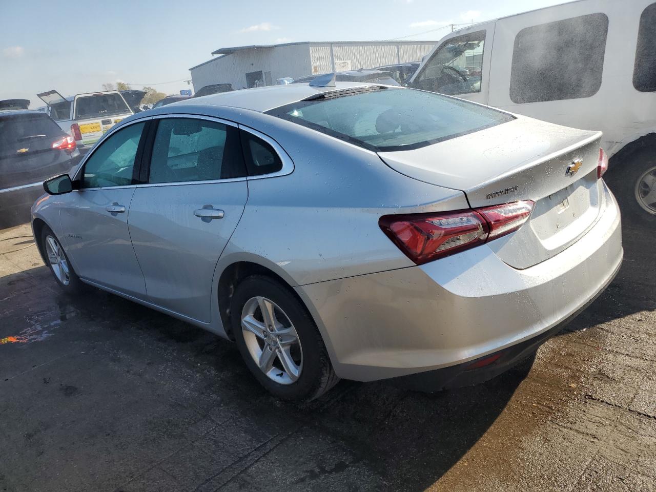 2022 Chevrolet Malibu - Image 2