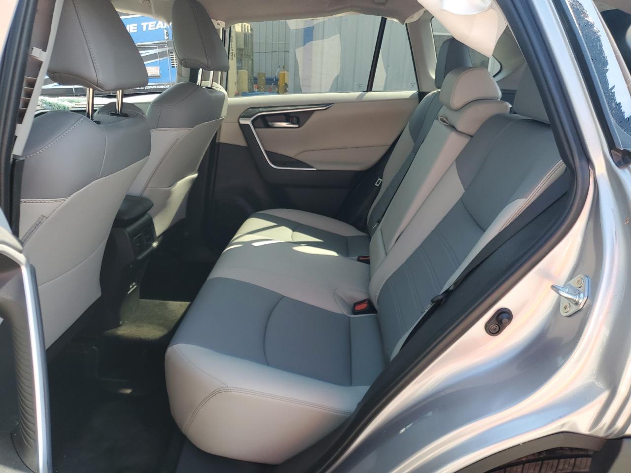 2024 Toyota RAV 4 - Image 11