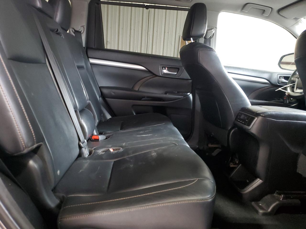 2016 Toyota Highlander - Image 11