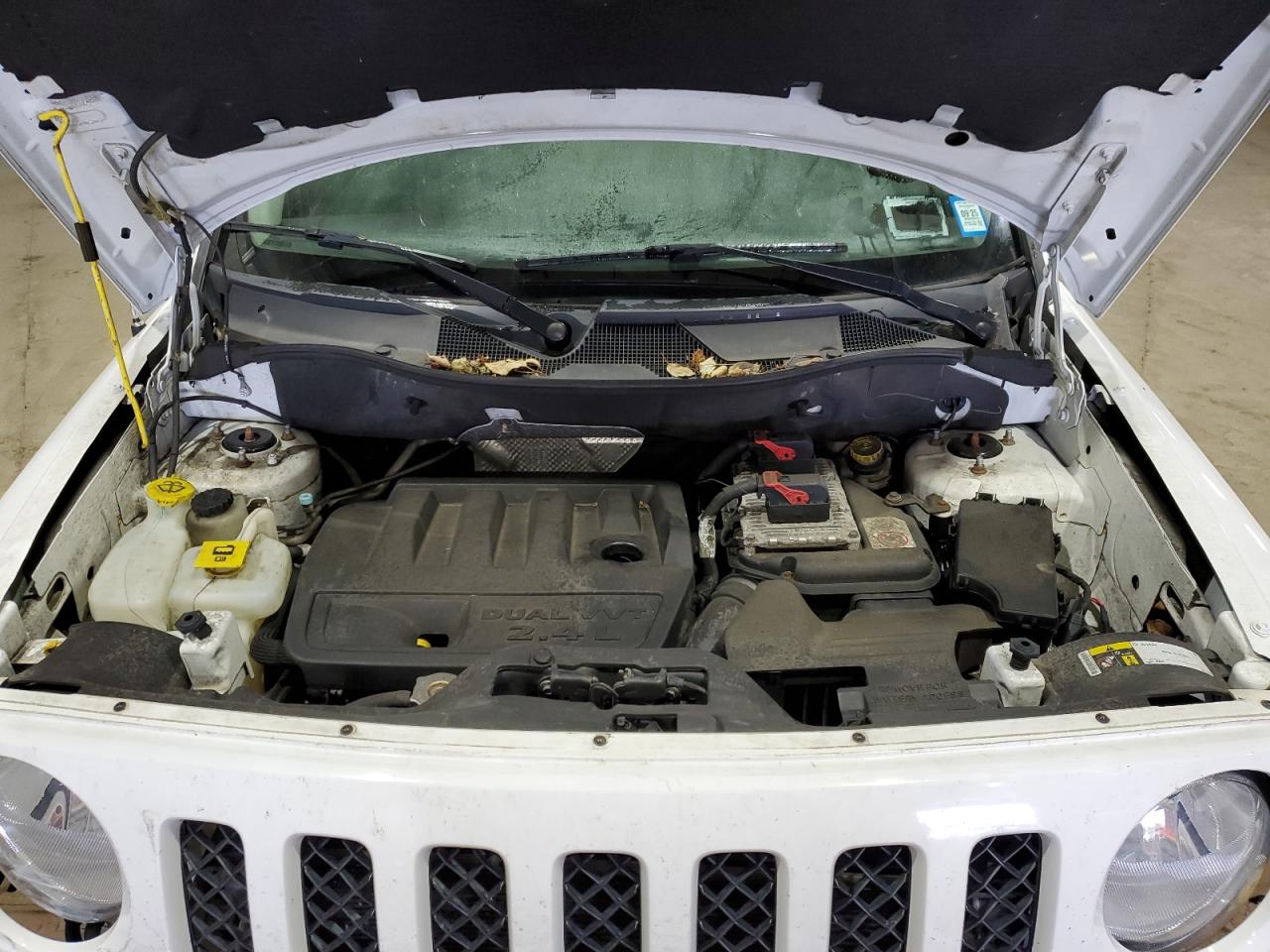 2015 Jeep Liberty (Patriot) - Image 12