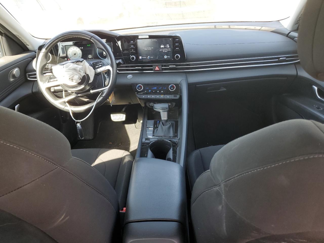 2021 Hyundai Elantra - Image 8
