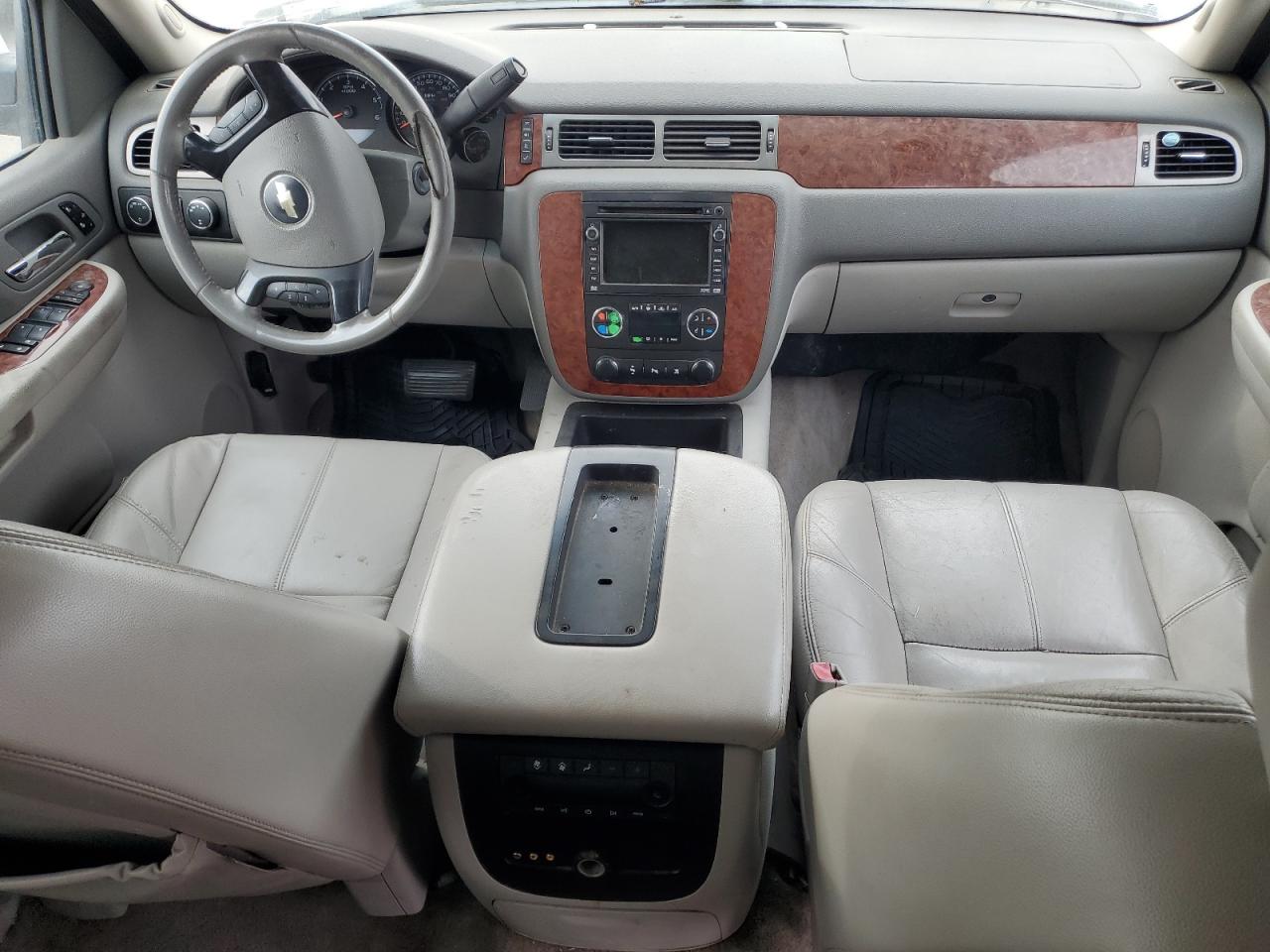 2008 Chevrolet Suburban - Image 8