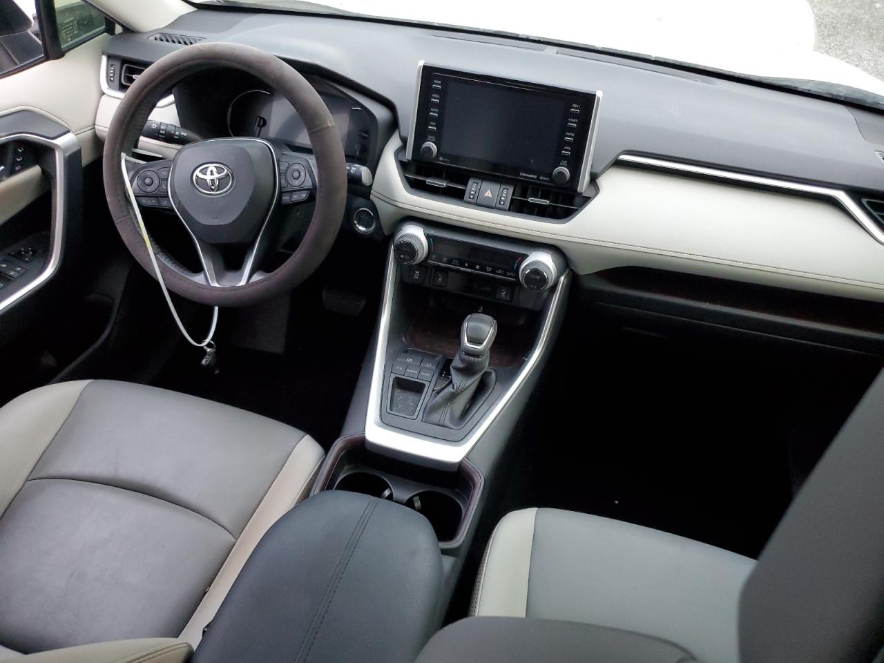 2019 Toyota RAV 4 - Image 8