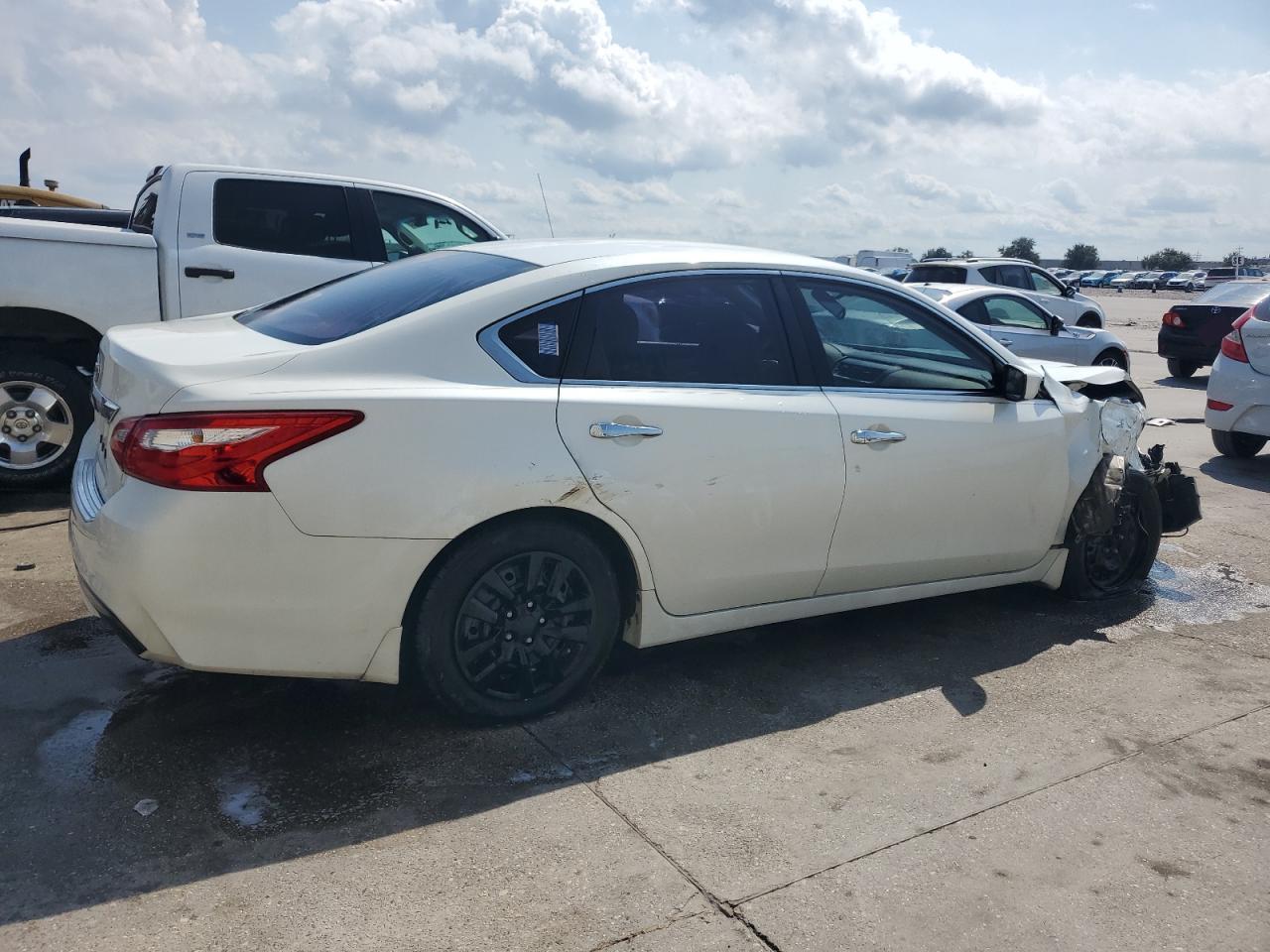2017 Nissan Altima - Image 3