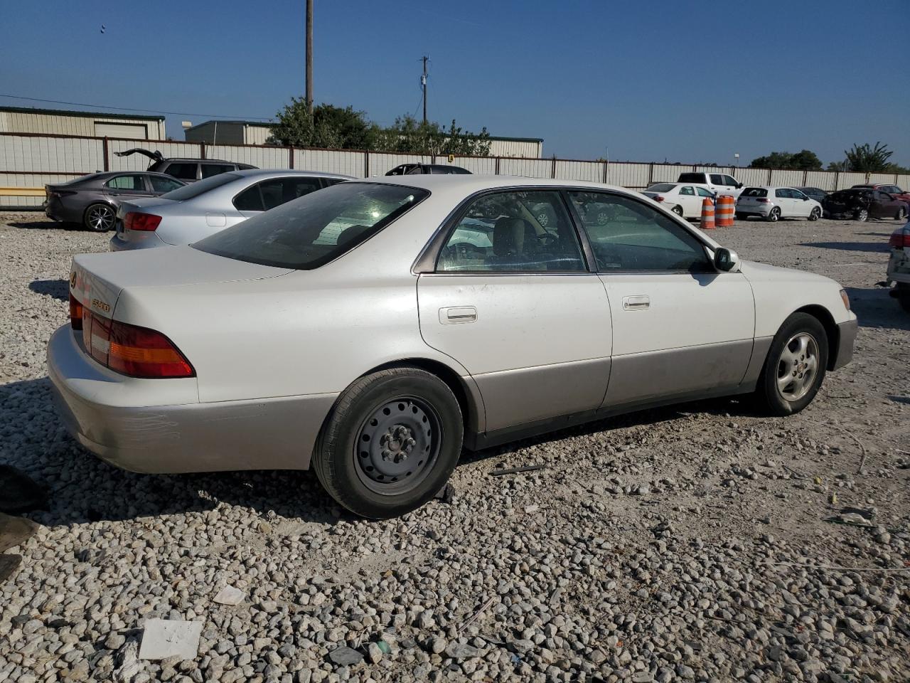 1997 Lexus ES - Image 3