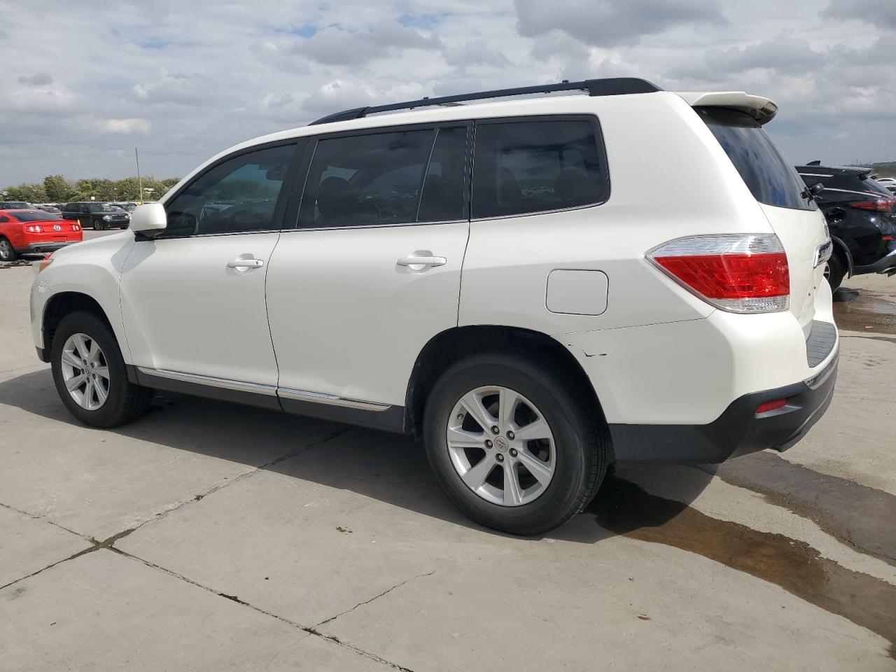 2012 Toyota Highlander - Image 2
