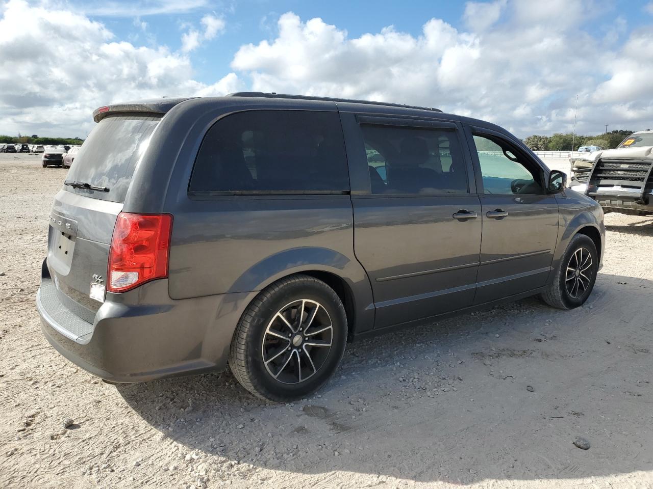 2016 Dodge Caravan - Image 3