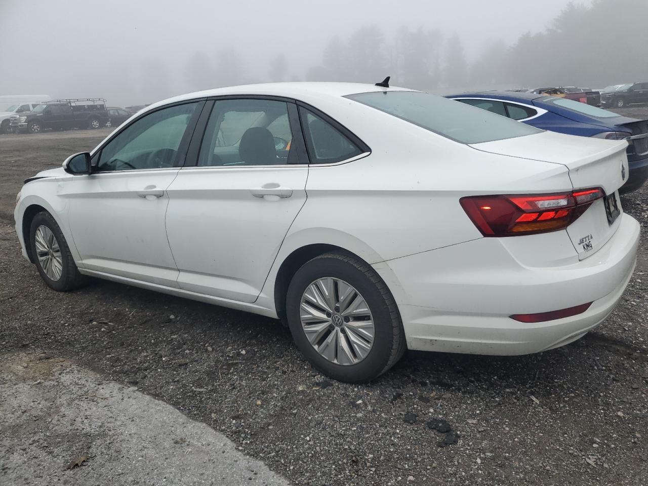 2019 Volkswagen Jetta - Image 2