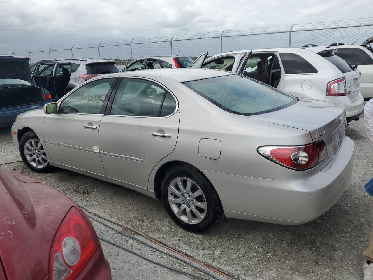 2002 Lexus ES - Image 2
